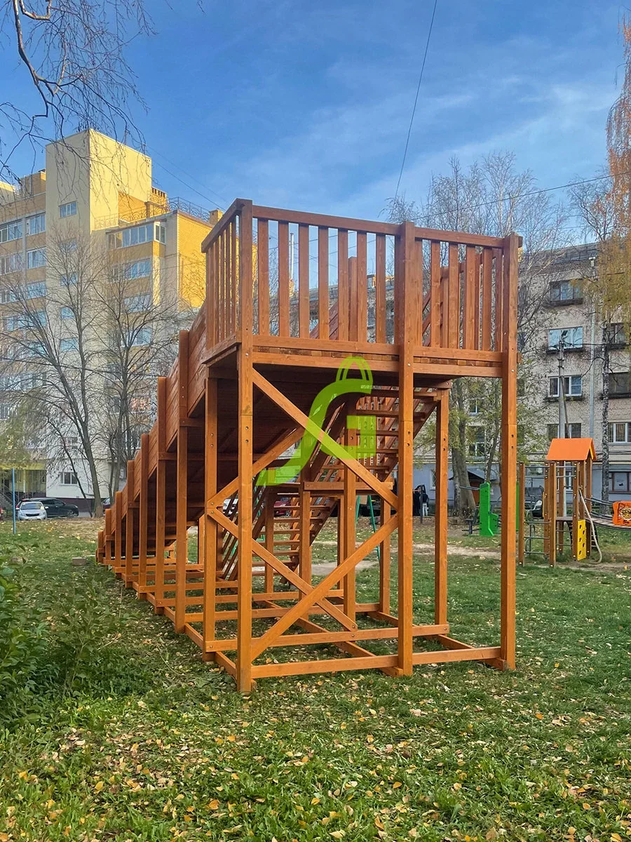 Задний вид площадки