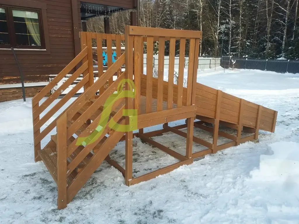 Площадка и лестница зимой