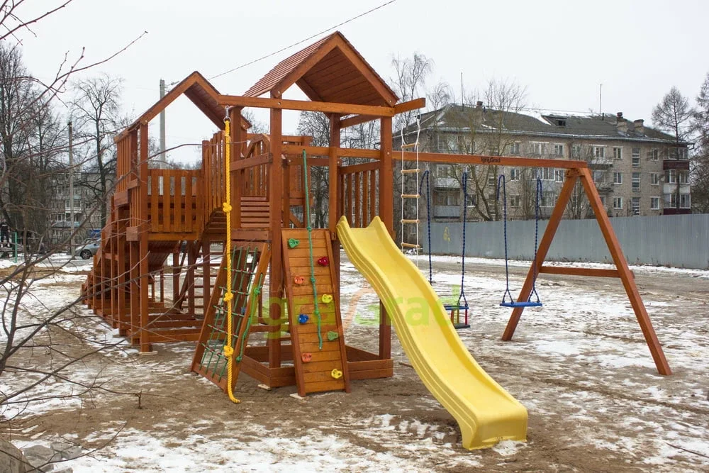 Детская деревянная зимняя горка IgraGrad Snow Fox 5,9 м + Панда Фани Грайд: вид конструкции с другой стороны